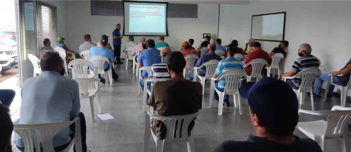 Cotrisel unidade Restinga Sêca realiza curso para aplicadores de herbicidas hormonais