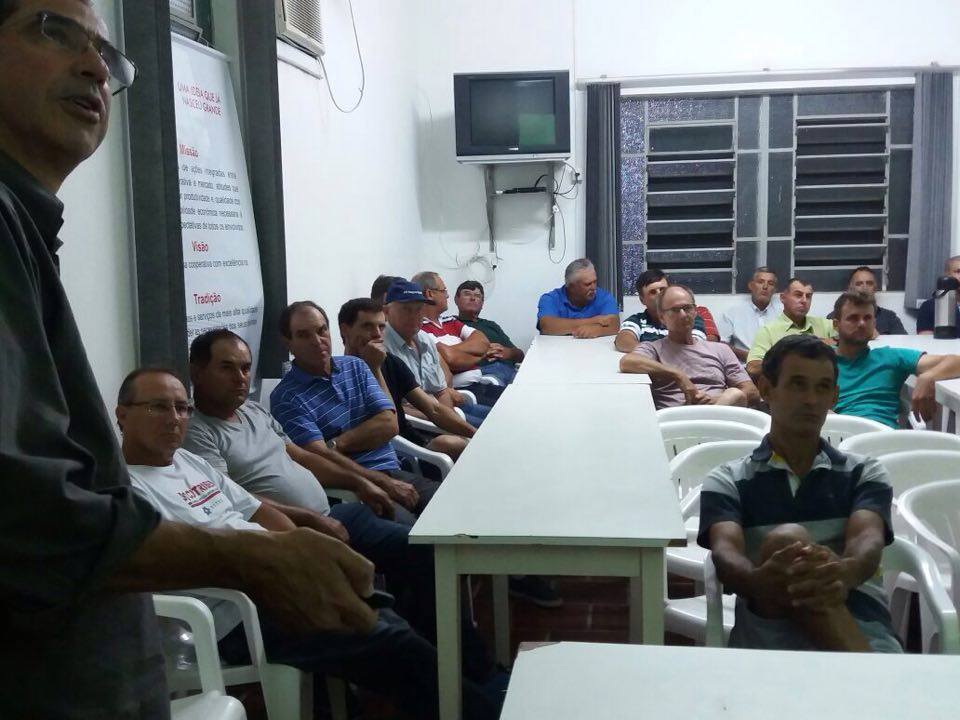Palestra na unidade de Formigueiro reuniu associados da Cotrisel na última terça-feira (24)