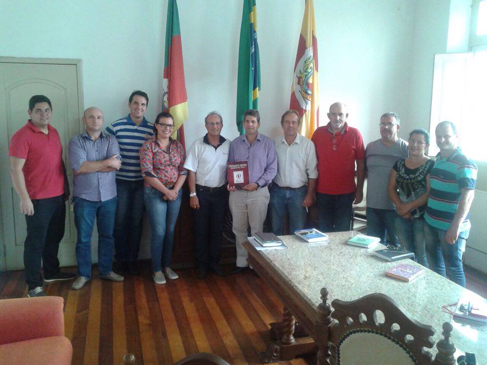 Vice-presidente da Cotrisel, participa de reunião, com prefeito de São Francisco de Assis